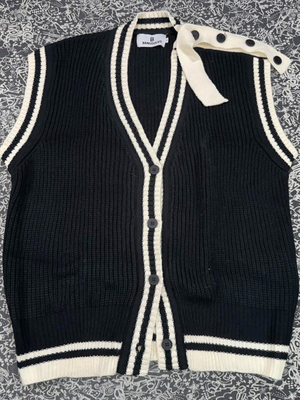 ✨ Bangouluo size L sleeveless knit button-up sweater vest